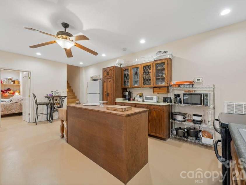 492 Starr Ridge Road, Gaffney, SC 29340.  MLS# CAR4319615, YatesRealty ID 11835. 