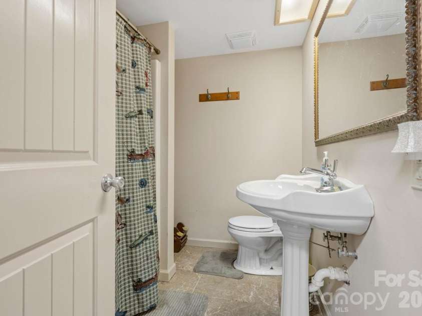 492 Starr Ridge Road, Gaffney, SC 29340.  MLS# CAR4319615, YatesRealty ID 11835. 