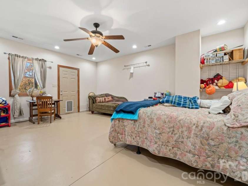 492 Starr Ridge Road, Gaffney, SC 29340.  MLS# CAR4319615, YatesRealty ID 11835. 