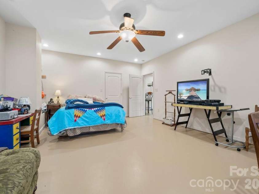 492 Starr Ridge Road, Gaffney, SC 29340.  MLS# CAR4319615, YatesRealty ID 11835. 