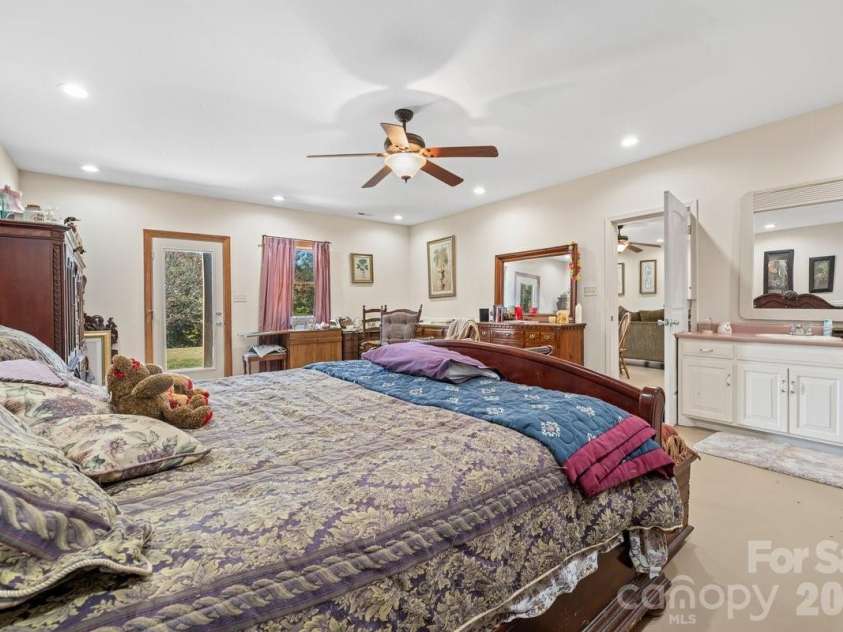 492 Starr Ridge Road, Gaffney, SC 29340.  MLS# CAR4319615, YatesRealty ID 11835. 