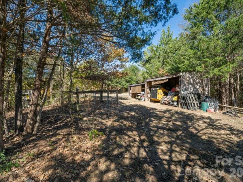 492 Starr Ridge Road, Gaffney, SC 29340.  MLS# CAR4319615, YatesRealty ID 11835. 