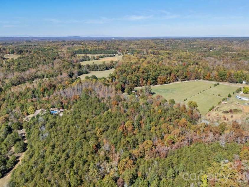 492 Starr Ridge Road, Gaffney, SC 29340.  MLS# CAR4319615, YatesRealty ID 11835. 