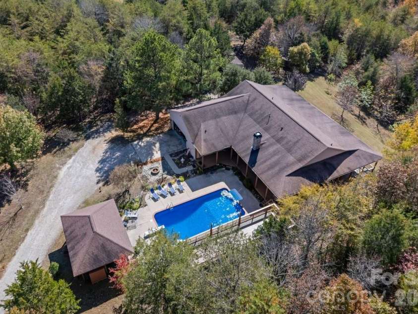 492 Starr Ridge Road, Gaffney, SC 29340.  MLS# CAR4319615, YatesRealty ID 11835. 