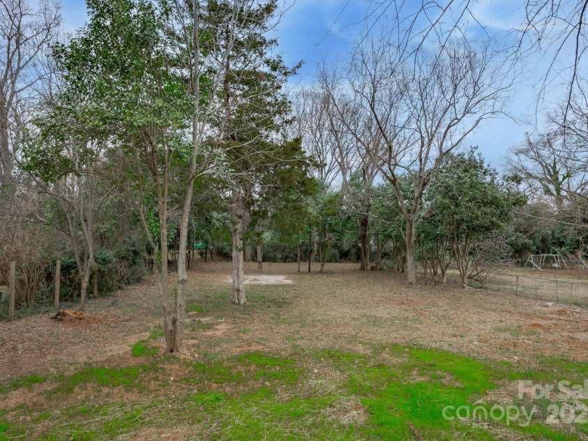 408 Hudson Street, Winnsboro, SC 29180.  MLS# CAR4223214, YatesRealty ID 11836. Spacious Back Yard