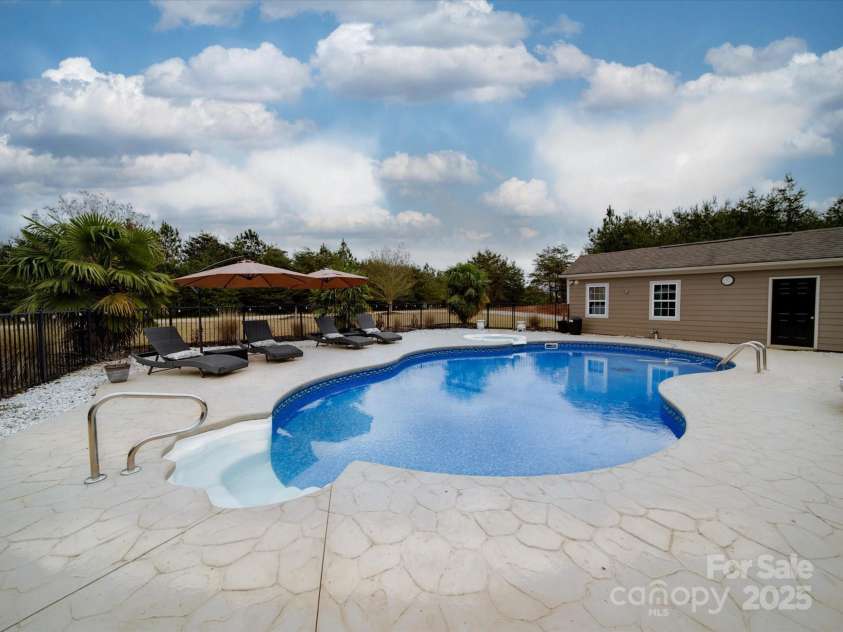 15211 Windward Lane, Lancaster, SC 29720.  MLS# CAR4241673, YatesRealty ID 11837. 