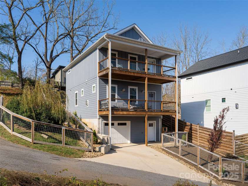 125 Waynesville Avenue, Asheville, NC 28806.  MLS# CAR4199618, YatesRealty ID 11838. 