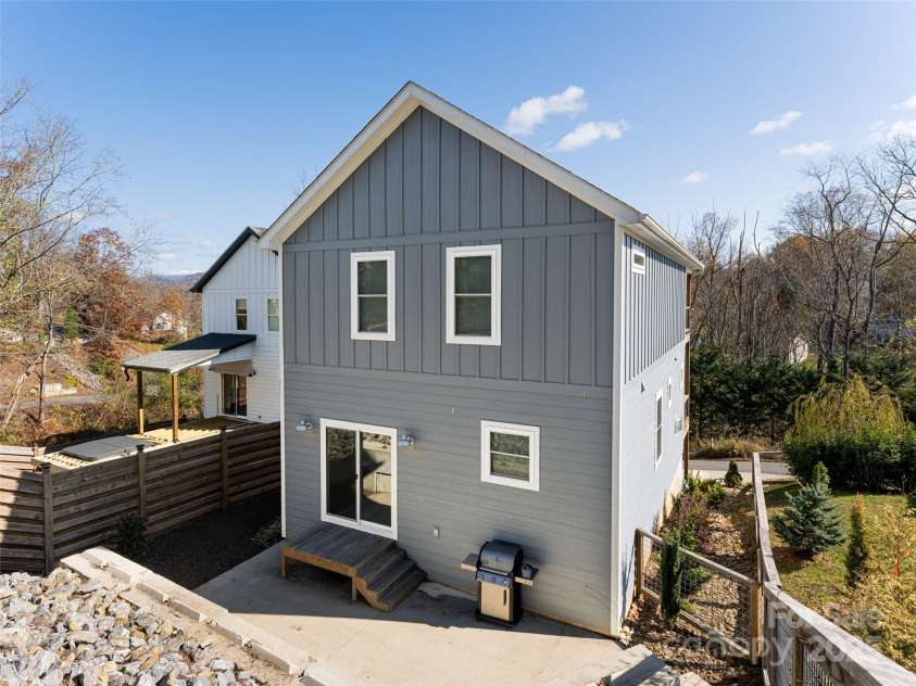 125 Waynesville Avenue, Asheville, NC 28806.  MLS# CAR4199618, YatesRealty ID 11838. Fully Fenced yard