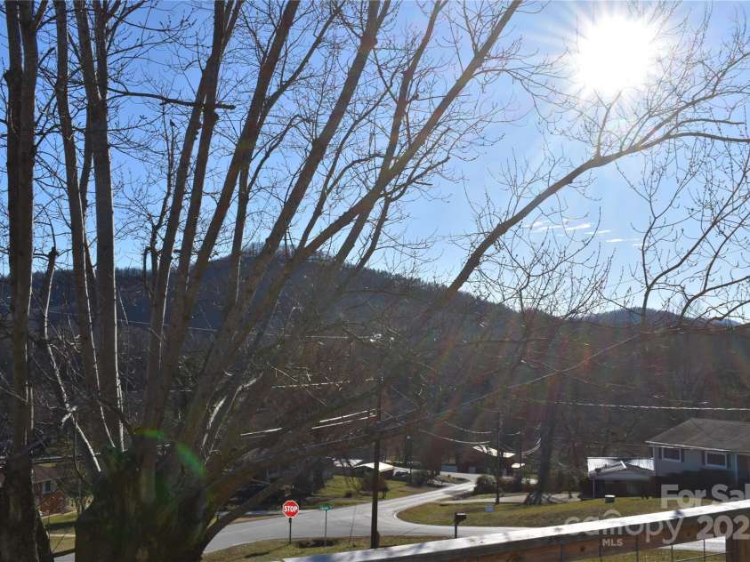 713 Arrowhead Trail, Marion, NC 28752.  MLS# CAR4219404, YatesRealty ID 1184. 