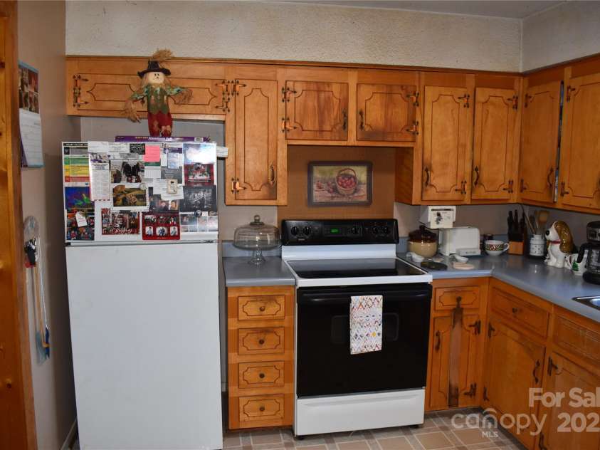 713 Arrowhead Trail, Marion, NC 28752.  MLS# CAR4219404, YatesRealty ID 1184. 