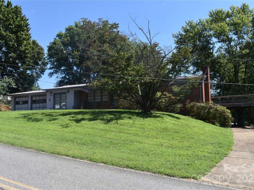 713 Arrowhead Trail, Marion, NC 28752.  MLS# CAR4219404, YatesRealty ID 1184. 