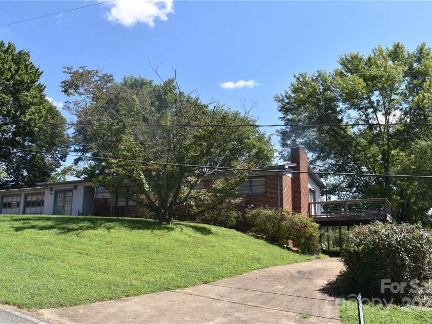 713 Arrowhead Trail, Marion, NC 28752.  MLS# CAR4219404, YatesRealty ID 1184. 