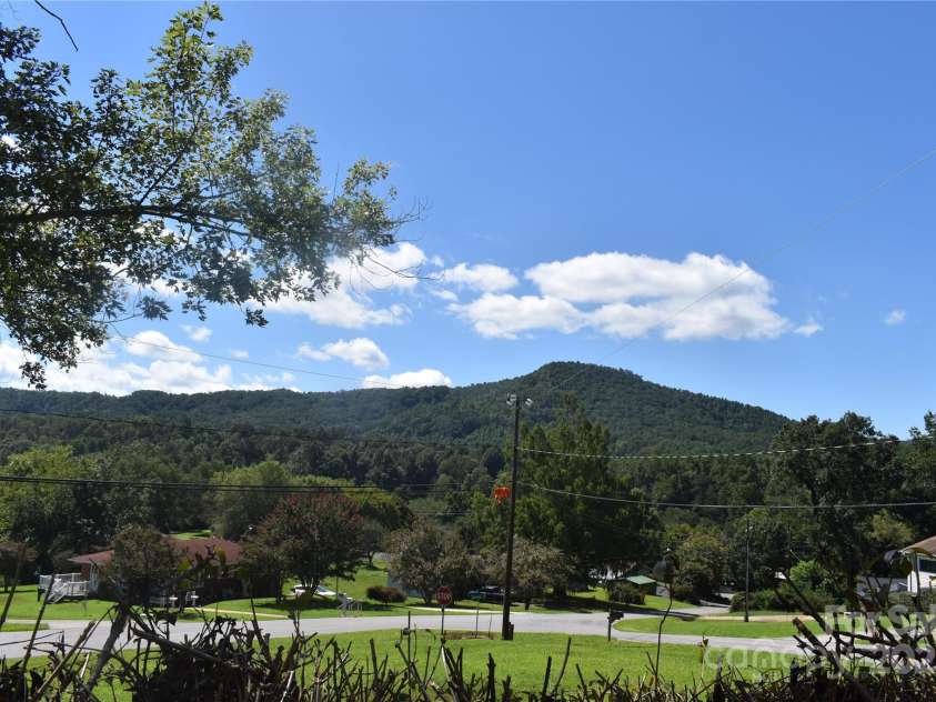 713 Arrowhead Trail, Marion, NC 28752.  MLS# CAR4219404, YatesRealty ID 1184. 