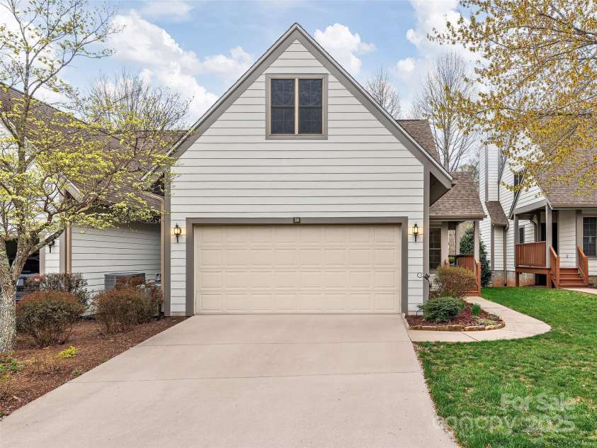 38 Pinnacle Point Drive, Asheville, NC 28805.  MLS# CAR4245433, YatesRealty ID 11840. 