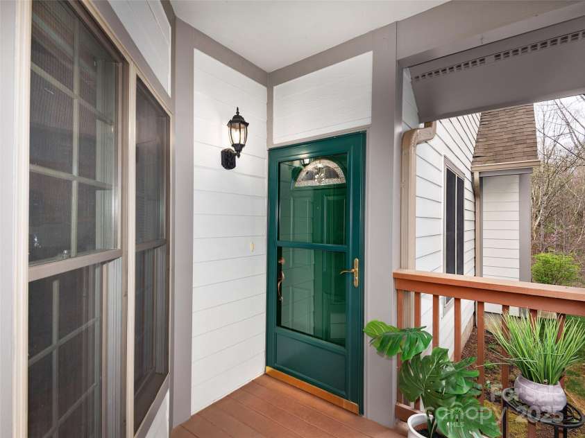 38 Pinnacle Point Drive, Asheville, NC 28805.  MLS# CAR4245433, YatesRealty ID 11840. 