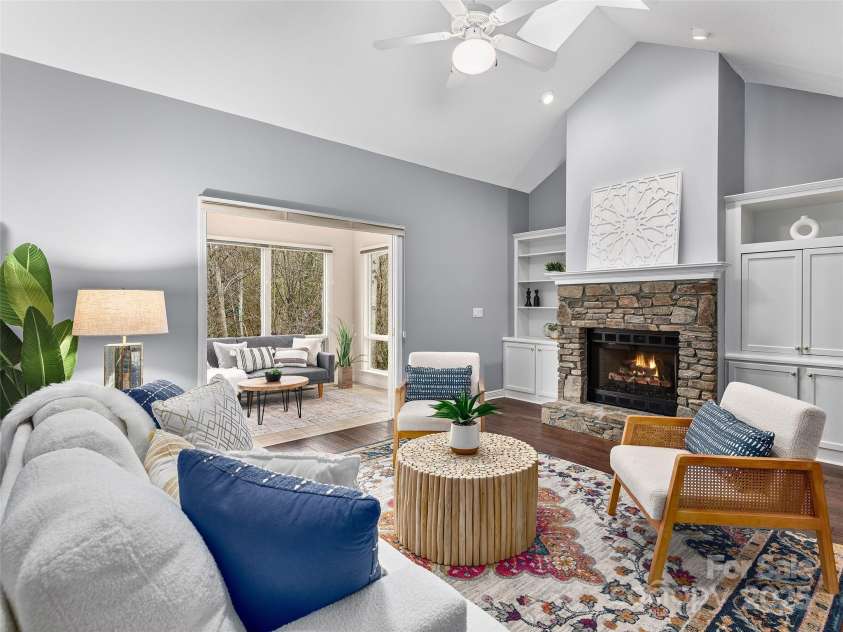 38 Pinnacle Point Drive, Asheville, NC 28805.  MLS# CAR4245433, YatesRealty ID 11840. 