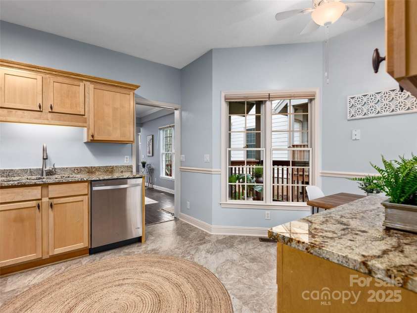 38 Pinnacle Point Drive, Asheville, NC 28805.  MLS# CAR4245433, YatesRealty ID 11840. 