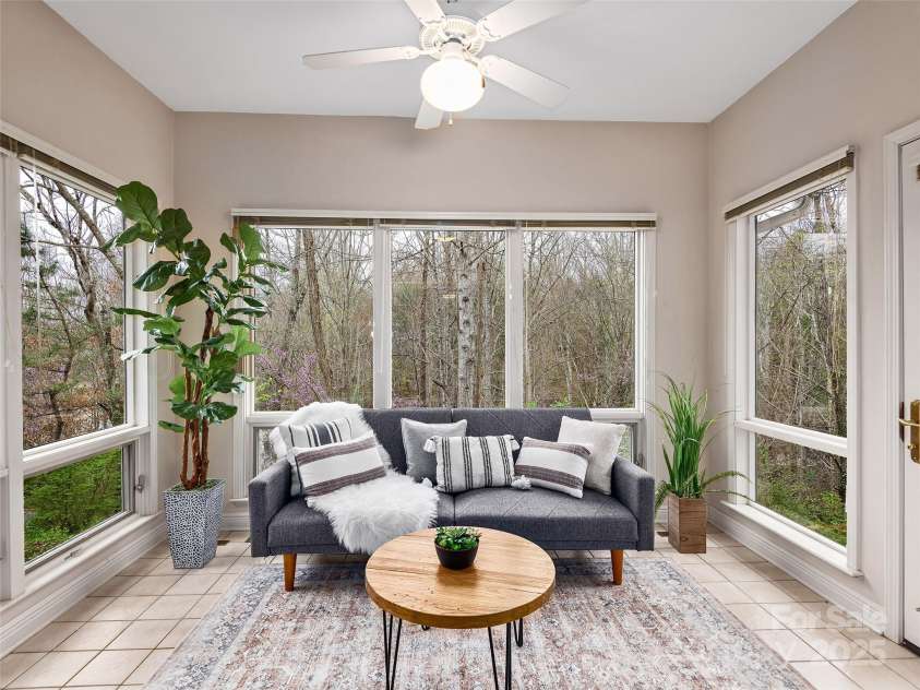 38 Pinnacle Point Drive, Asheville, NC 28805.  MLS# CAR4245433, YatesRealty ID 11840. 