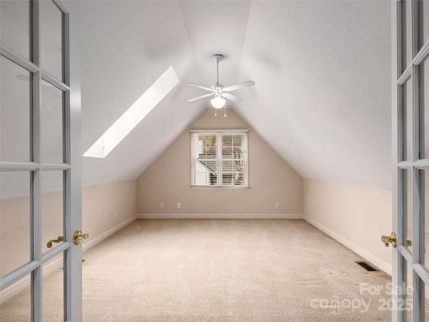 38 Pinnacle Point Drive, Asheville, NC 28805.  MLS# CAR4245433, YatesRealty ID 11840. 