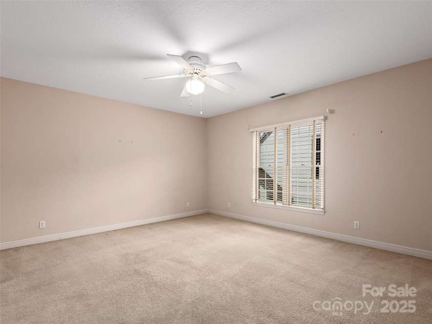 38 Pinnacle Point Drive, Asheville, NC 28805.  MLS# CAR4245433, YatesRealty ID 11840. 