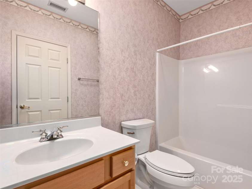 38 Pinnacle Point Drive, Asheville, NC 28805.  MLS# CAR4245433, YatesRealty ID 11840. 