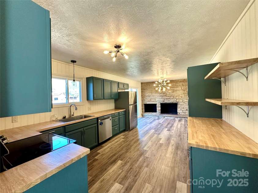 609 Cattail Road, Burnsville, NC 28714.  MLS# CAR4317558, YatesRealty ID 11845. 