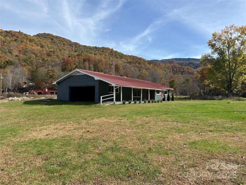 609 Cattail Road, Burnsville, NC 28714.  MLS# CAR4317558, YatesRealty ID 11845. 