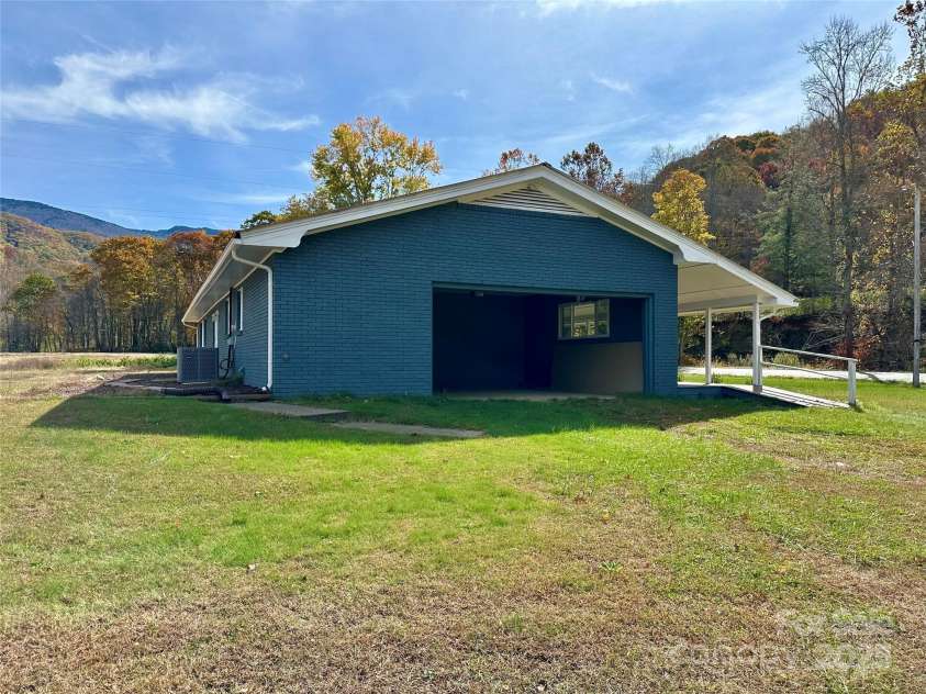 609 Cattail Road, Burnsville, NC 28714.  MLS# CAR4317558, YatesRealty ID 11845. 