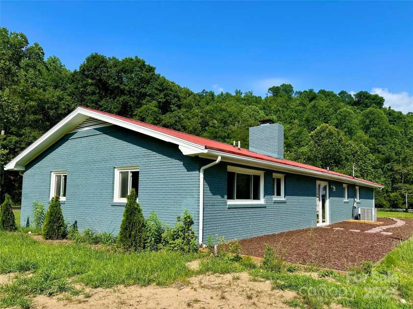 609 Cattail Road, Burnsville, NC 28714.  MLS# CAR4317558, YatesRealty ID 11845. 