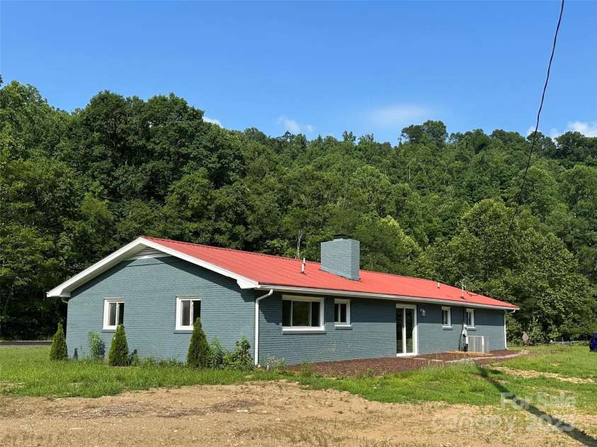 609 Cattail Road, Burnsville, NC 28714.  MLS# CAR4317558, YatesRealty ID 11845. 