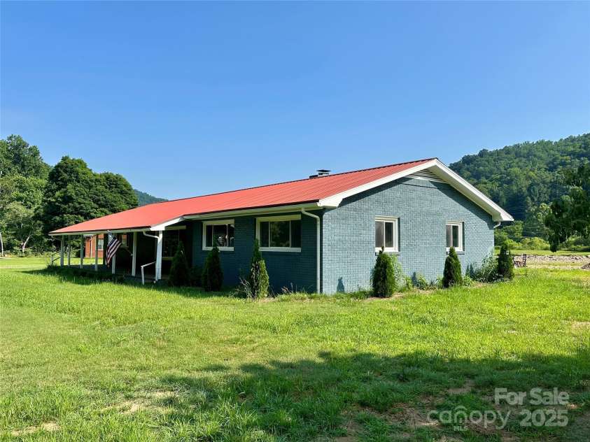 609 Cattail Road, Burnsville, NC 28714.  MLS# CAR4317558, YatesRealty ID 11845. 