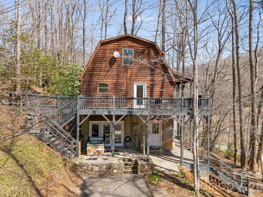 41 Gold Anchor Lane, Black Mountain, NC 28711.  MLS# CAR4347590, YatesRealty ID 11848. 