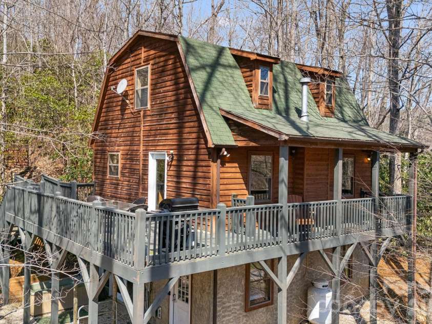 41 Gold Anchor Lane, Black Mountain, NC 28711.  MLS# CAR4347590, YatesRealty ID 11848. 