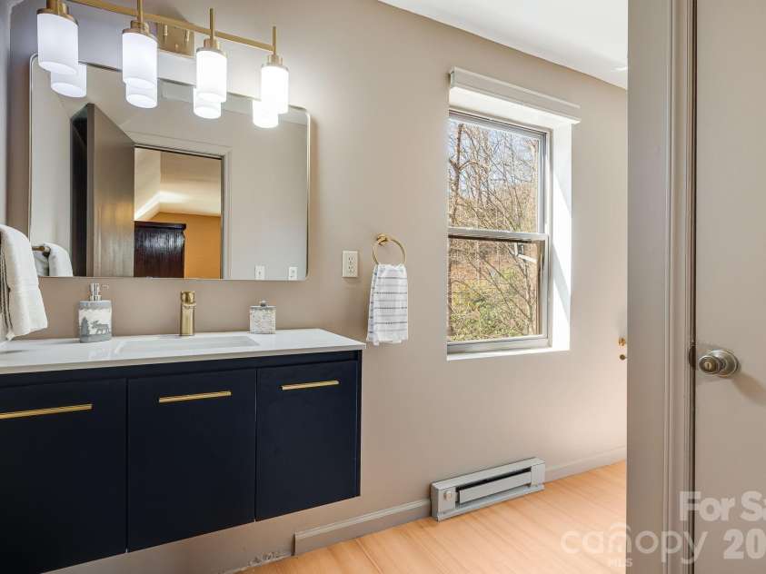 41 Gold Anchor Lane, Black Mountain, NC 28711.  MLS# CAR4347590, YatesRealty ID 11848. 