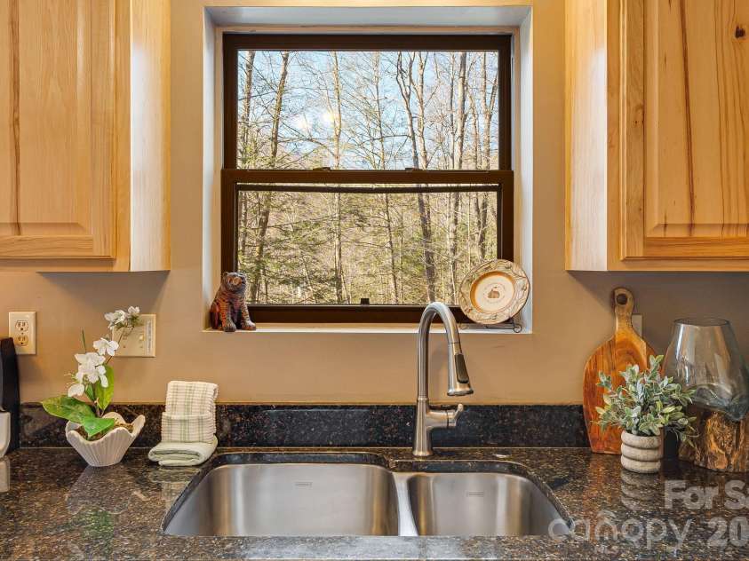 41 Gold Anchor Lane, Black Mountain, NC 28711.  MLS# CAR4347590, YatesRealty ID 11848. 