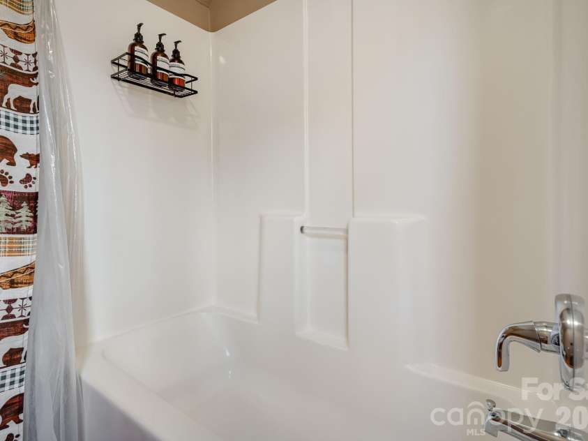 41 Gold Anchor Lane, Black Mountain, NC 28711.  MLS# CAR4347590, YatesRealty ID 11848. 