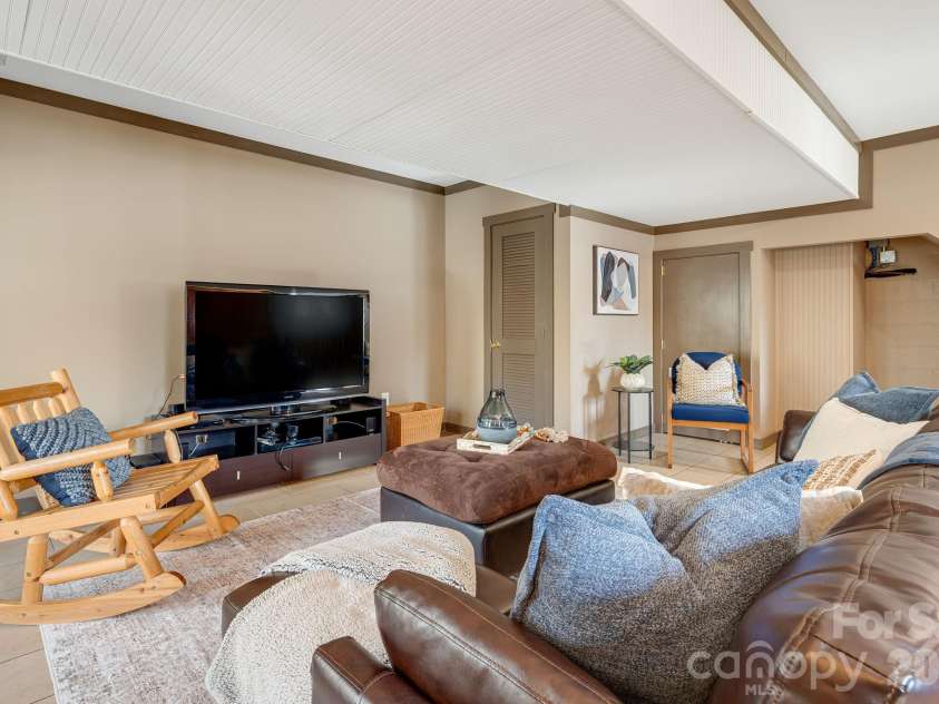 41 Gold Anchor Lane, Black Mountain, NC 28711.  MLS# CAR4347590, YatesRealty ID 11848. 