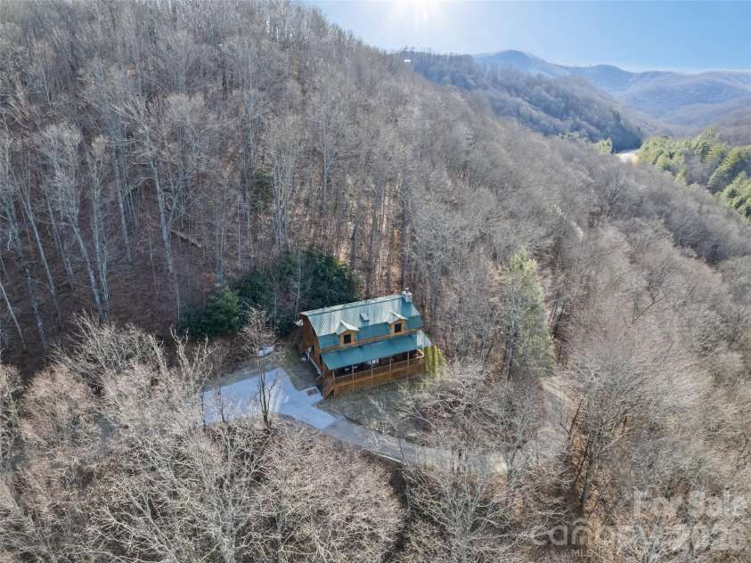 171 Sharons Bluff, Franklin, NC 28734.  MLS# CAR4329192, YatesRealty ID 11849. 