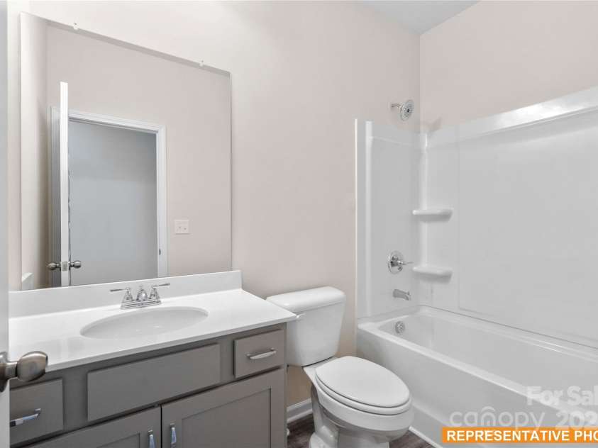 6029 Jasmine Branch Road, Charlotte, NC 28216.  MLS# CAR4241067, YatesRealty ID 11849. Suwanee - Hall Bath