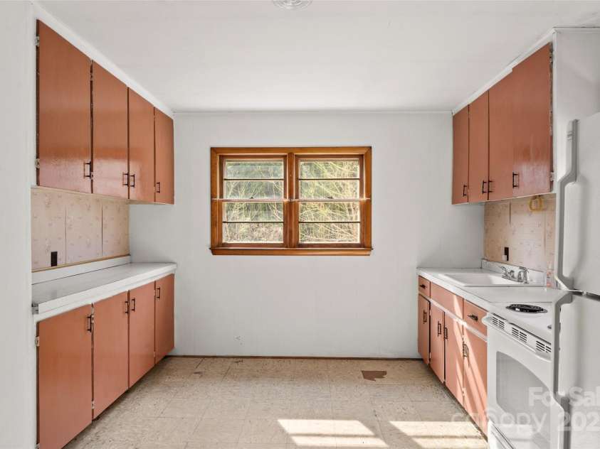 10999 Rush Fork Road, Clyde, NC 28721.  MLS# CAR4109760, YatesRealty ID 1185. 