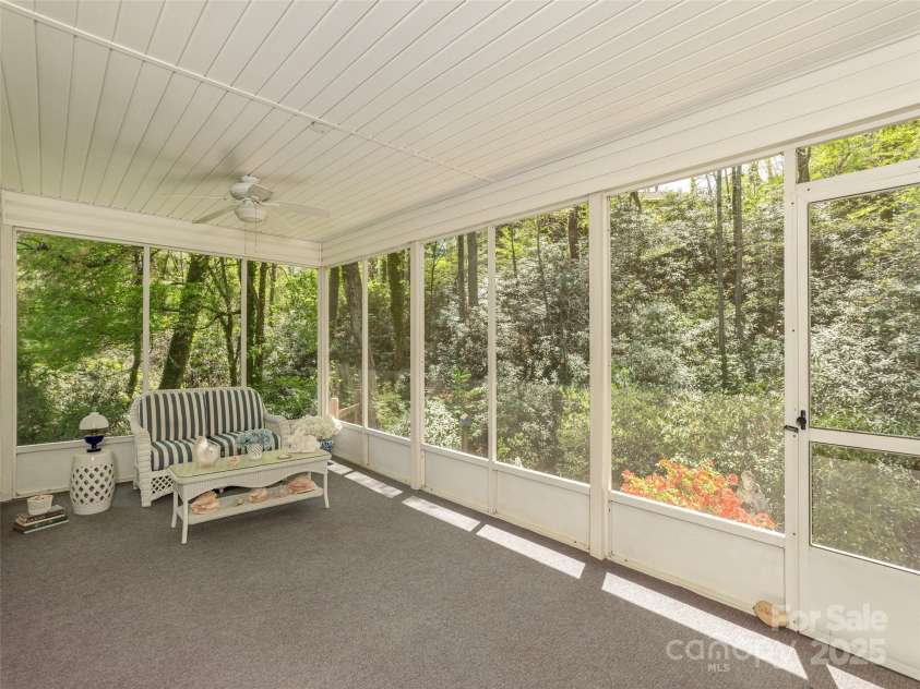 2921 Middleton Place, Hendersonville, NC 28791.  MLS# CAR4251351, YatesRealty ID 11850. 