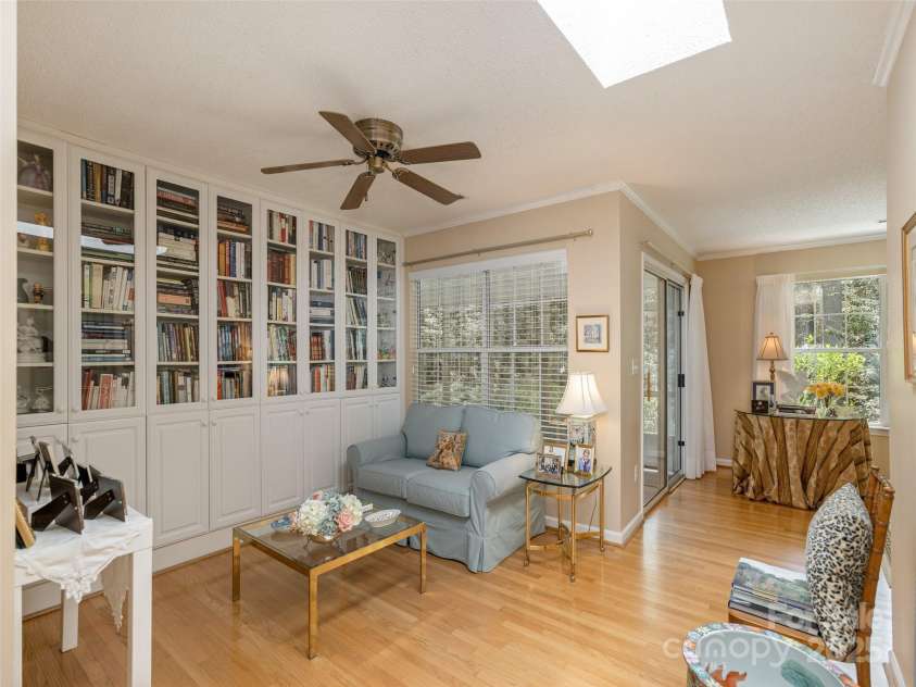 2921 Middleton Place, Hendersonville, NC 28791.  MLS# CAR4251351, YatesRealty ID 11850. 