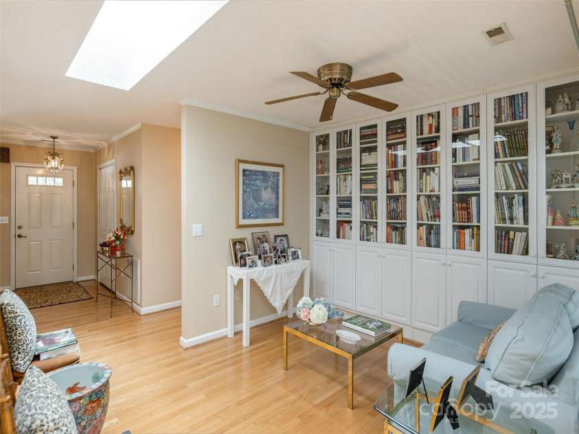 2921 Middleton Place, Hendersonville, NC 28791.  MLS# CAR4251351, YatesRealty ID 11850. 