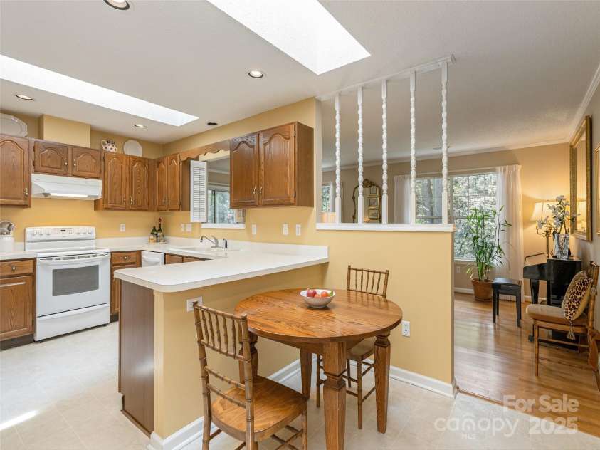 2921 Middleton Place, Hendersonville, NC 28791.  MLS# CAR4251351, YatesRealty ID 11850. 