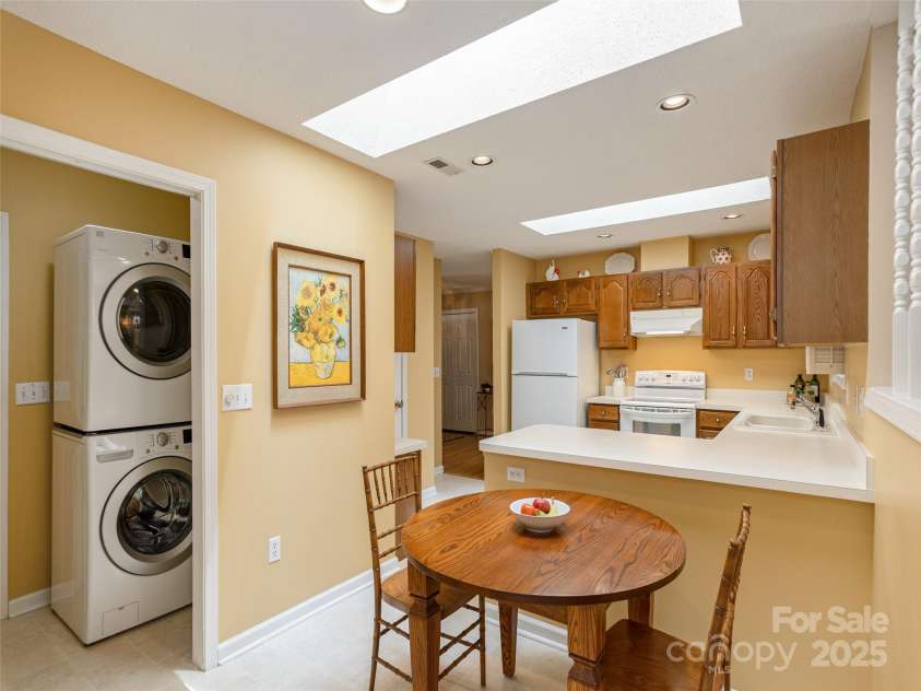 2921 Middleton Place, Hendersonville, NC 28791.  MLS# CAR4251351, YatesRealty ID 11850. 