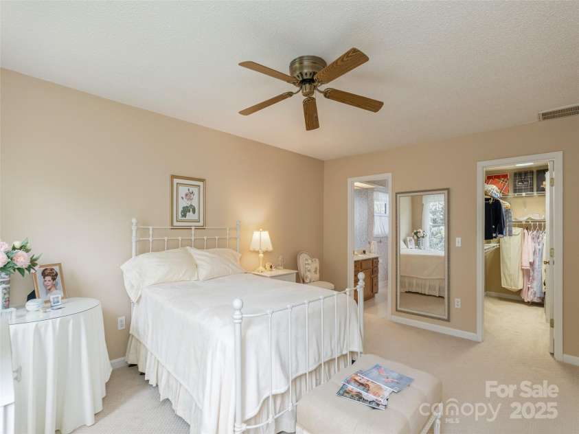 2921 Middleton Place, Hendersonville, NC 28791.  MLS# CAR4251351, YatesRealty ID 11850. 