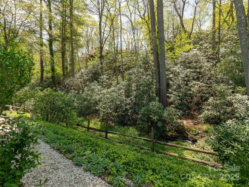 2921 Middleton Place, Hendersonville, NC 28791.  MLS# CAR4251351, YatesRealty ID 11850. 