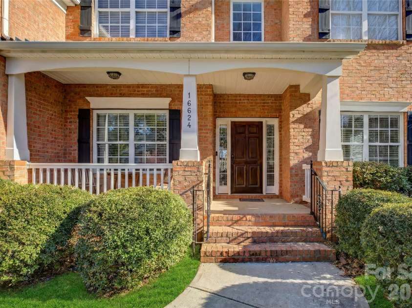 16624 Turtle Point Road, Charlotte, NC 28278.  MLS# CAR4338316, YatesRealty ID 11852. 