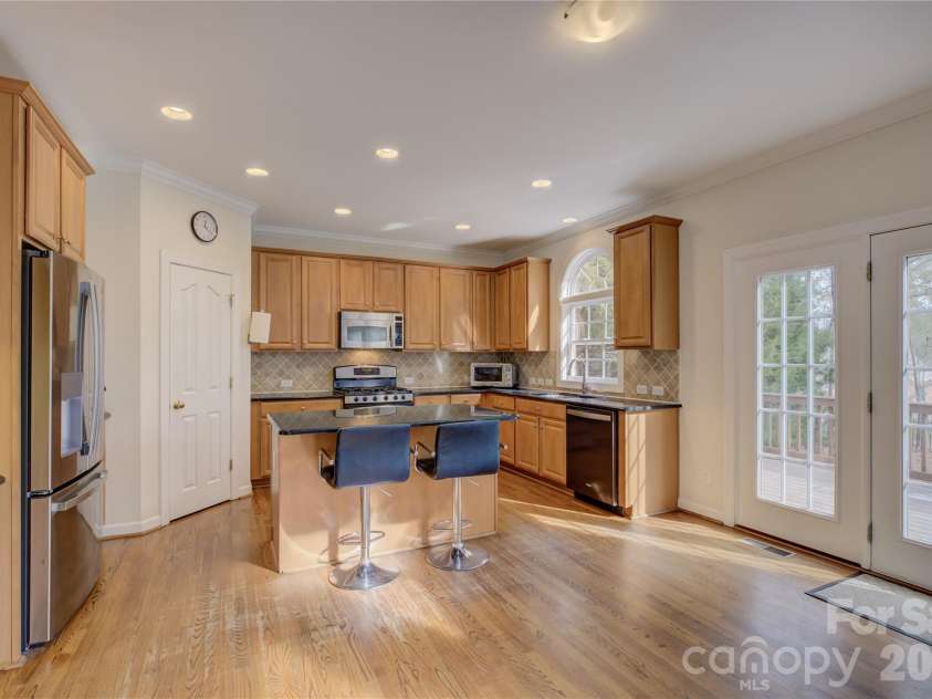 16624 Turtle Point Road, Charlotte, NC 28278.  MLS# CAR4338316, YatesRealty ID 11852. 