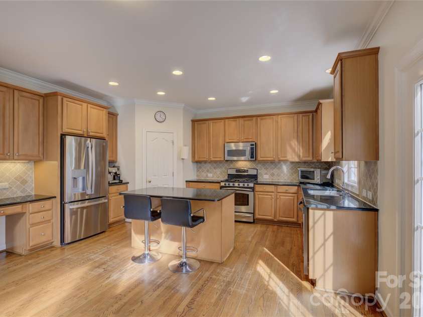16624 Turtle Point Road, Charlotte, NC 28278.  MLS# CAR4338316, YatesRealty ID 11852. 